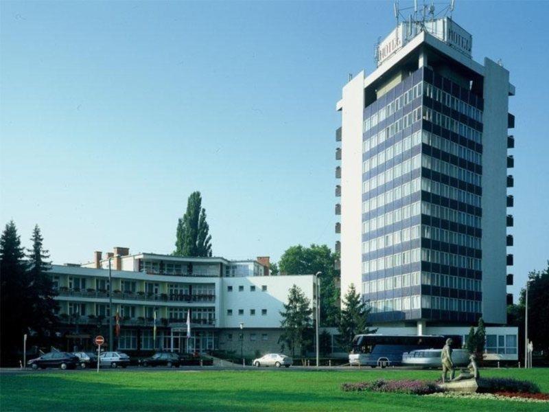 Hotel Nagyerdo Debrecen Eksteriør billede